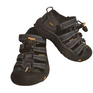 Kids toddler Keen close toe sandals 16cm size 9 to 9.5